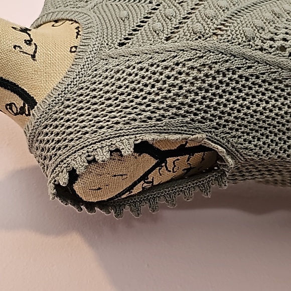 Green Sleeveless Sweater - Picture 5 of 8